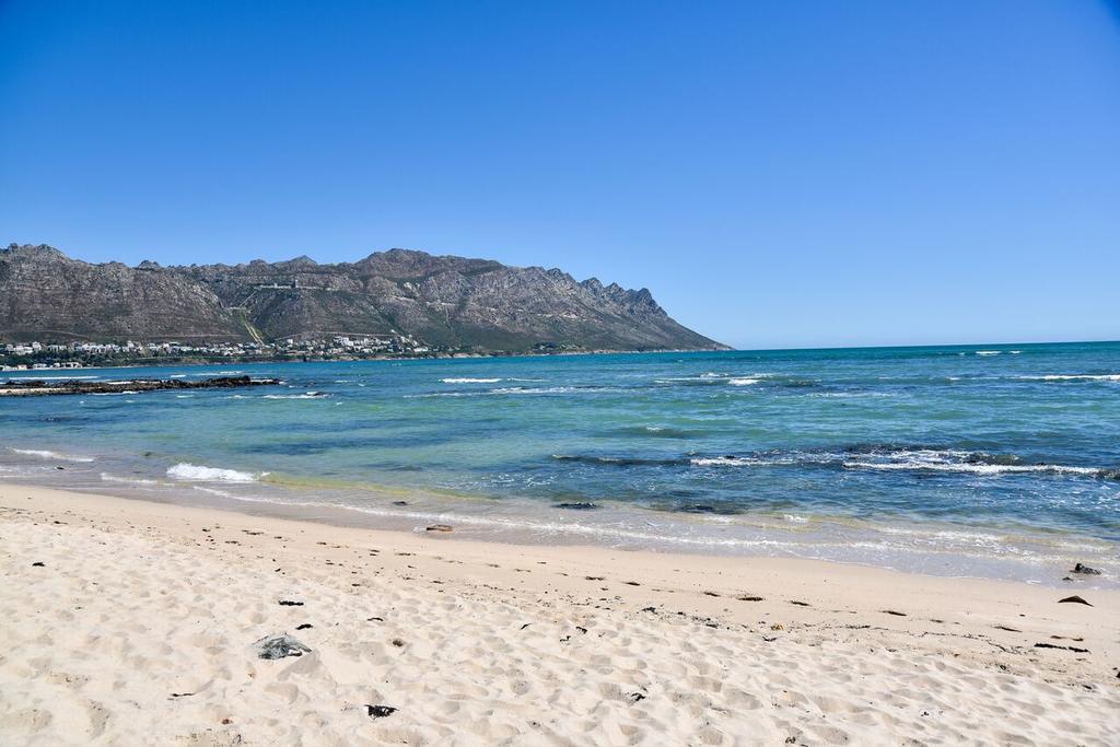 Sea And Mountain View Apartment Gordonsbaai Buitenkant foto